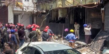 Delhi hotels catch fire; 21 die