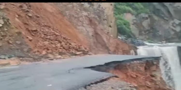 Landslide Cuts Shillong-Dawki Road: Traffic Halted Beyond Laitlyngkot
