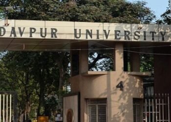 Jadavpur boils over: SFI-ABVP clash leaves 20 hurt, campus sealed