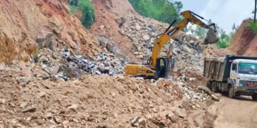 NH-217 Hill Loot? ASONG Flags Boulder Scam
