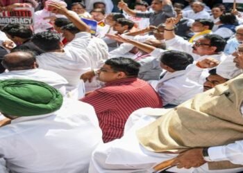 BJP trains gun at Congress over protest