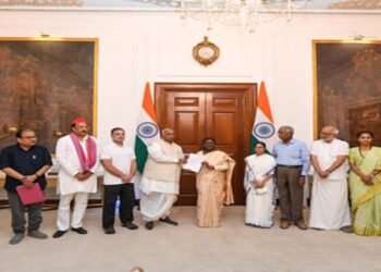 Opp MPs meet Prez Murmu, seeks her intervention