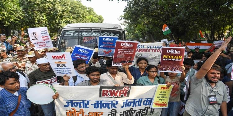 Massive protest in Delhi against CEC